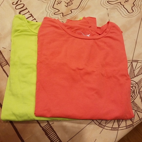 CLOTHING - Picture 2 of 8